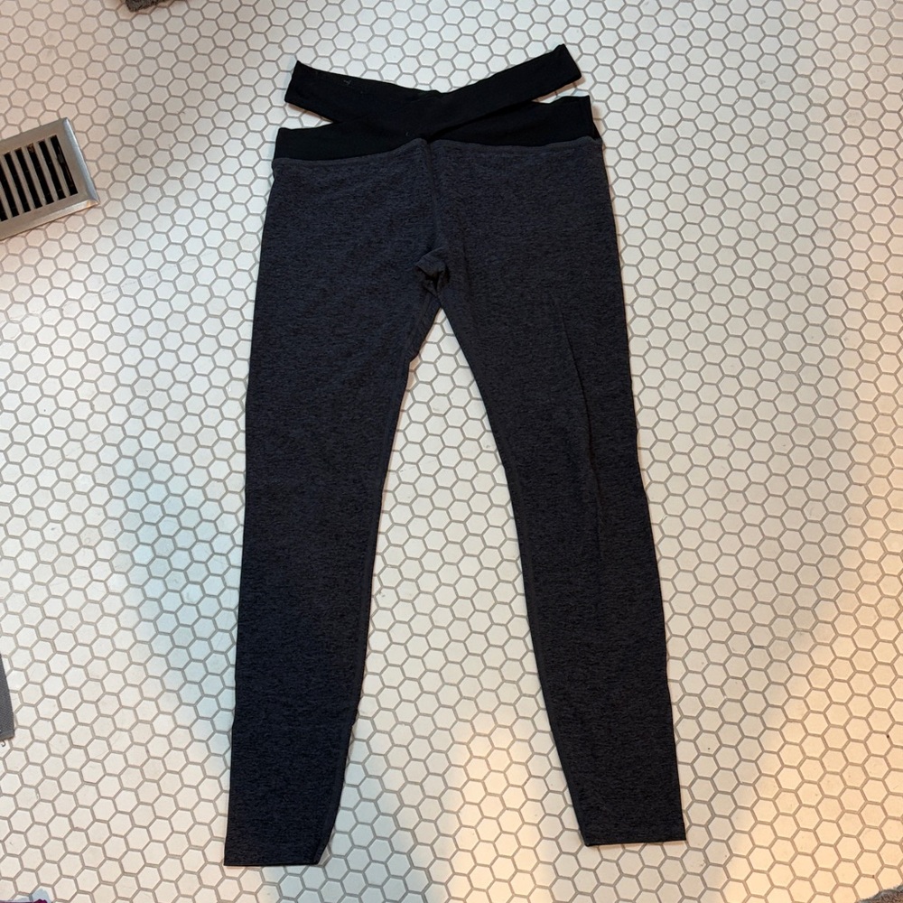 Beyond Yoga Leggings with Cutout at Hip (Large)